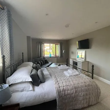 Daire Eden’s Annexe Cliburn