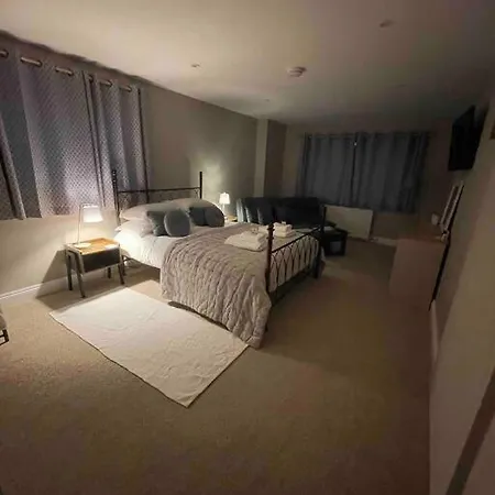 Eden’s Annexe Daire Cliburn